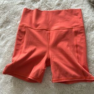Vuori shorts, size small